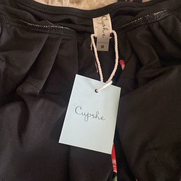 Cupshe, One piece bathing suit with removable padding, New! - Picture 4 of 4